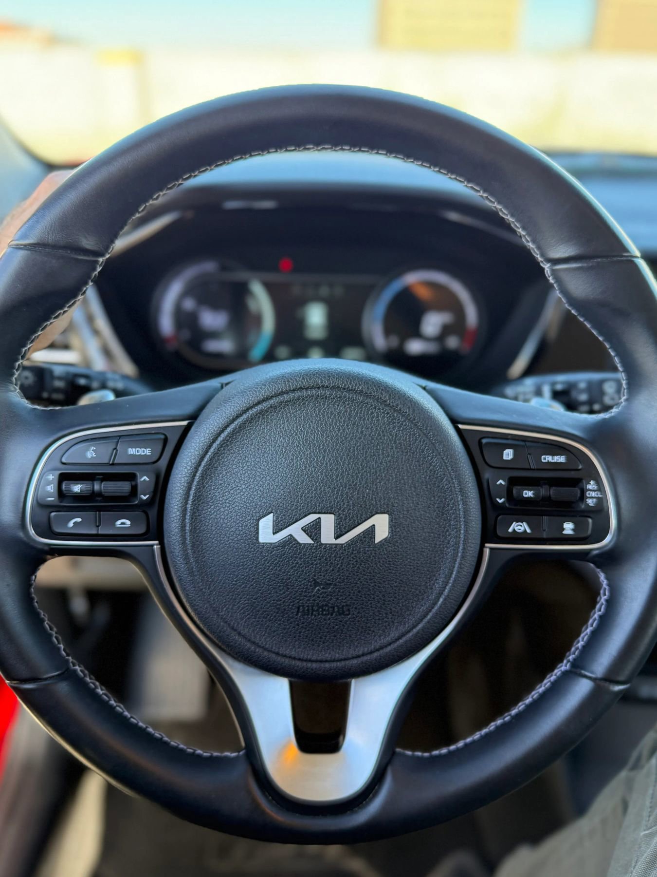 Used 2022 Kia Niro EX image 30