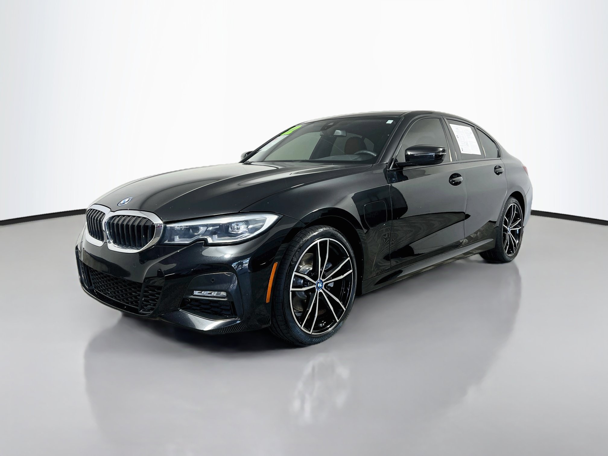Used 2022 BMW 330e w/ M Sport Package RWD image 10