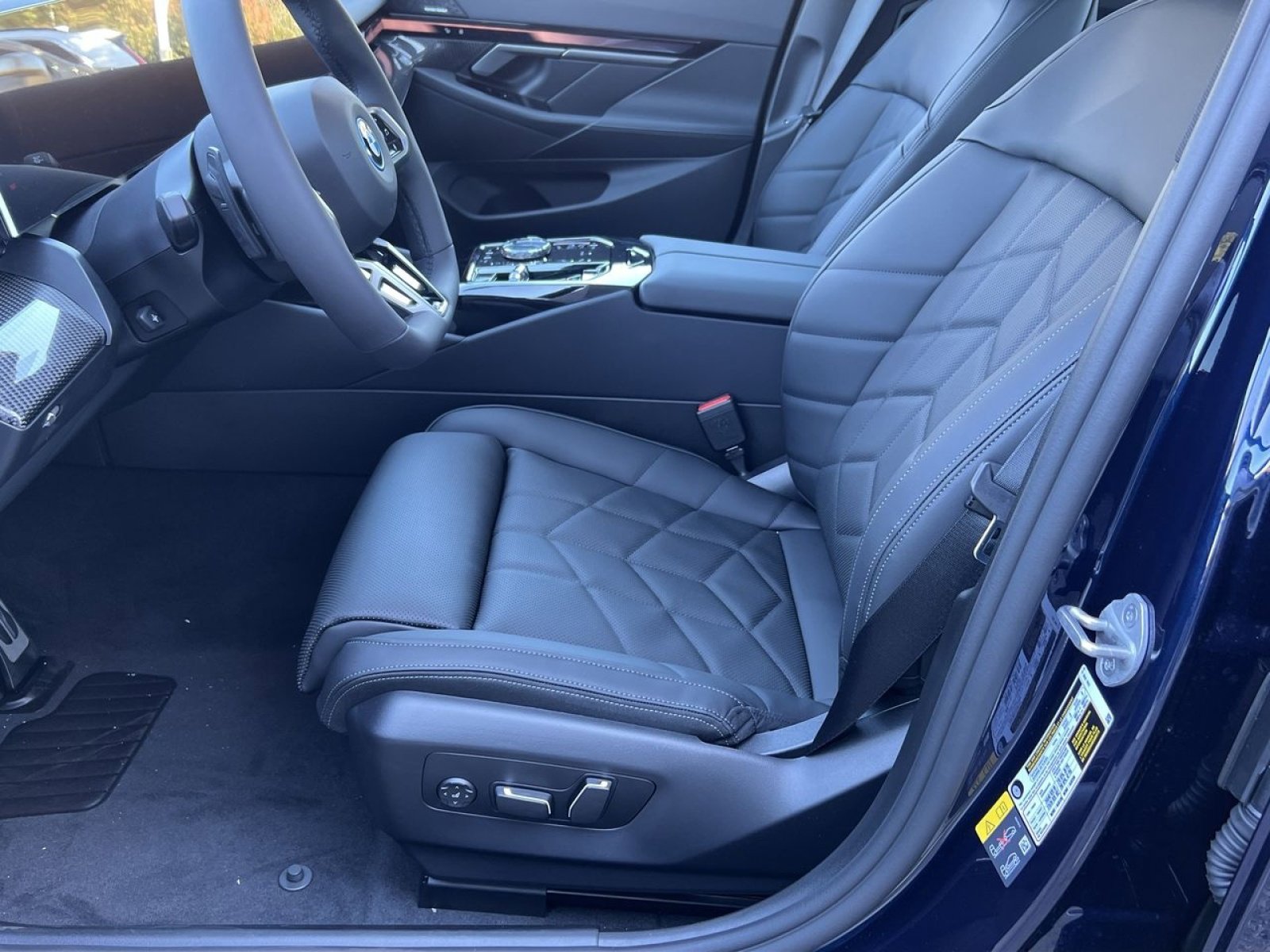 New 2026 BMW 550e xDrive w/ Executive Package image 10