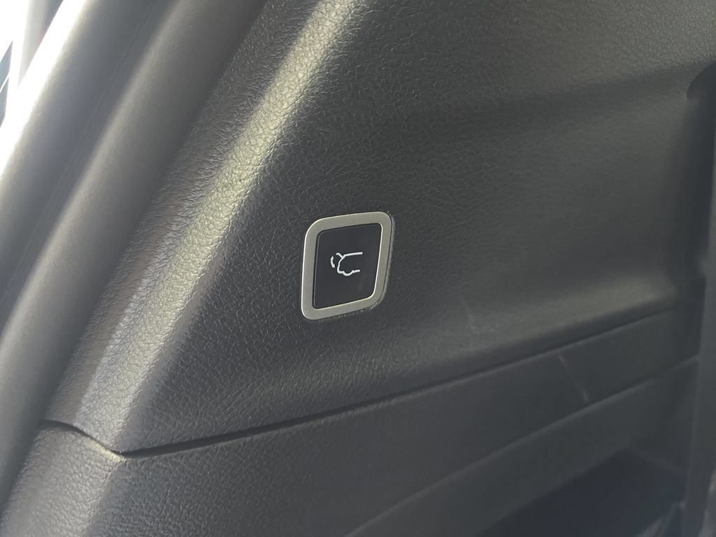 Certified 2025 Chrysler Pacifica Limited FWD image 15