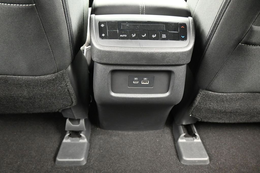 Used 2024 Nissan Pathfinder SV FWD image 40