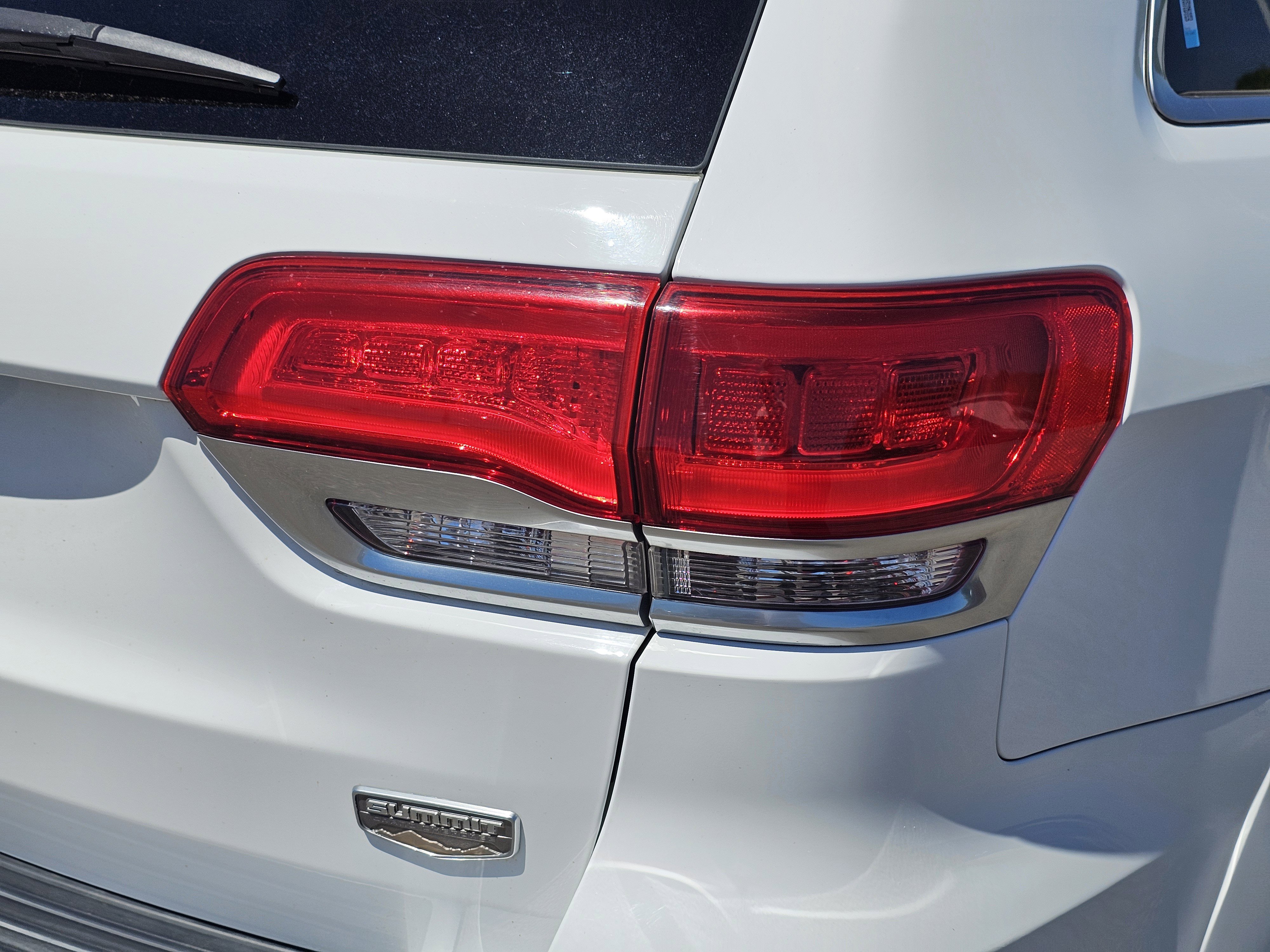 Used 2019 Jeep Grand Cherokee Summit AWD/4WD image 9