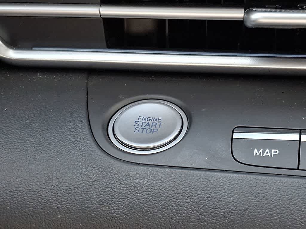 Used 2025 Hyundai Elantra Limited FWD image 24