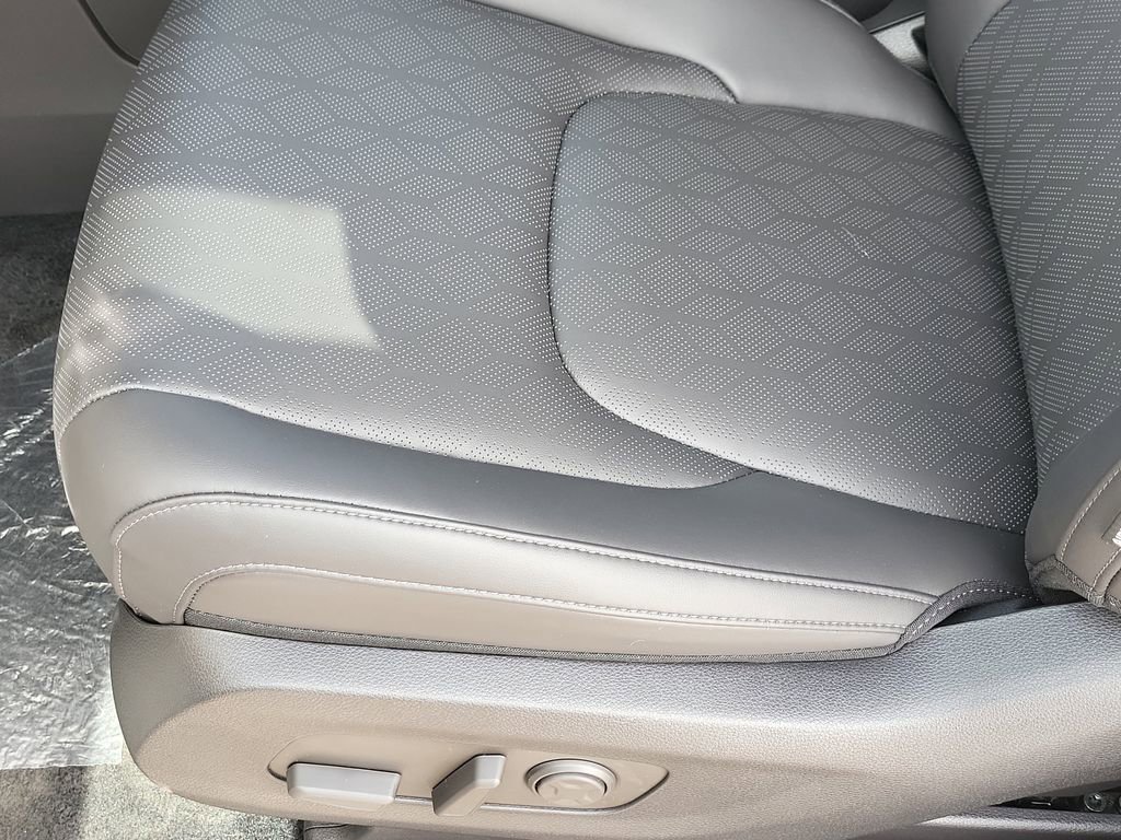 New 2026 Kia Carnival EX FWD image 8