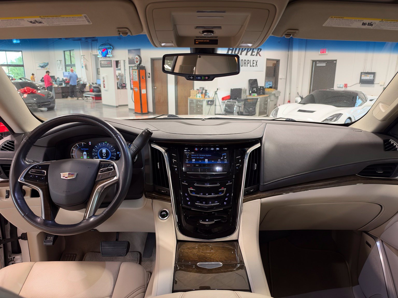 Used 2019 Cadillac Escalade 2WD image 14