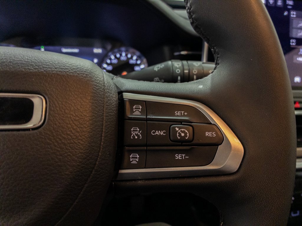 Used 2025 Jeep Compass Limited image 25