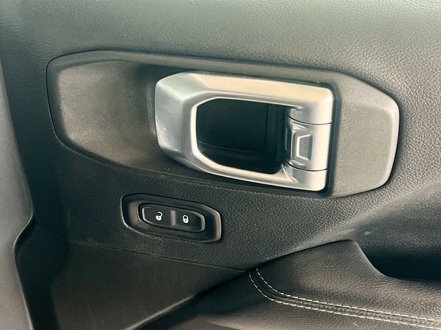 Used 2018 Jeep Wrangler Unlimited Sahara w/ Cold Weather Group image 31