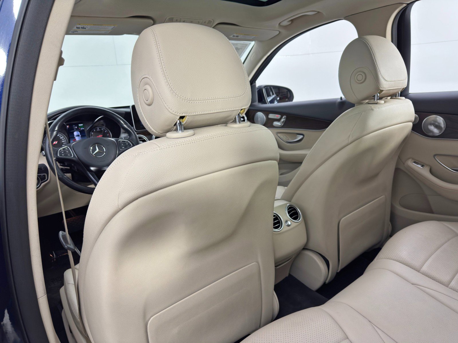 Used 2019 Mercedes-Benz GLC 350e 4MATIC w/ Premium Package image 35