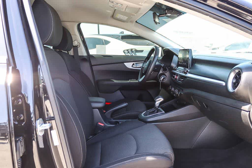Used 2022 Kia Forte LXS FWD image 16