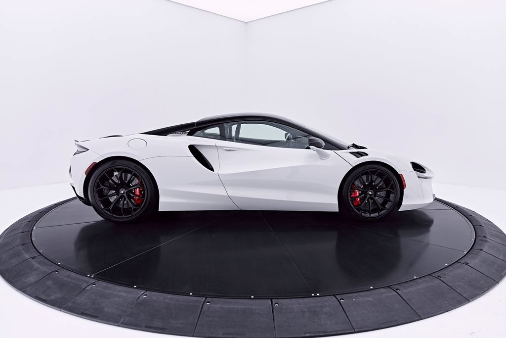 Used 2024 McLaren Artura RWD image 17
