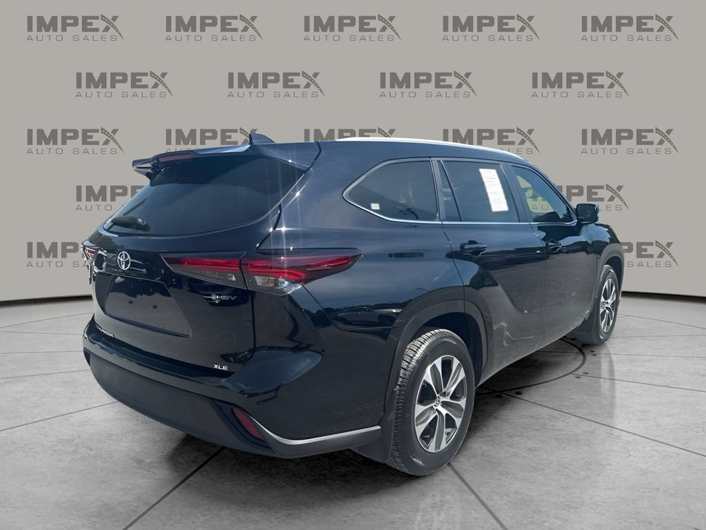Used 2025 Toyota Highlander XLE AWD/4WD image 5