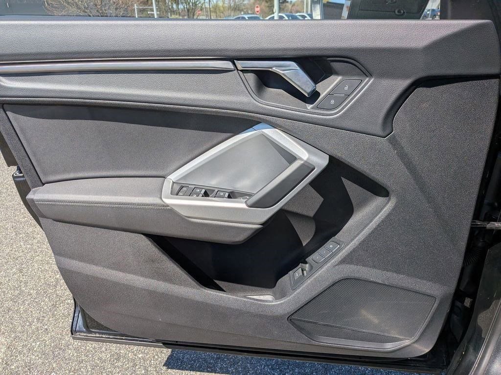 Certified 2025 Audi Q3 2.0T Premium w/ Convenience Package image 9