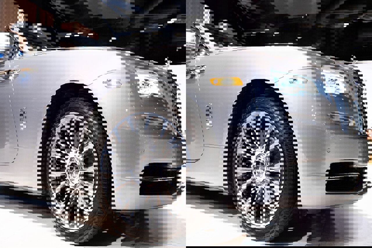 Used 2018 Rolls-Royce Dawn image 34