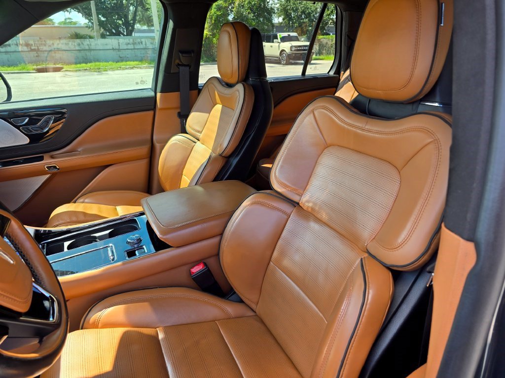 Used 2020 Lincoln Aviator Black Label Grand Touring w/ Class IV Trailer Tow Package AWD/4WD image 20