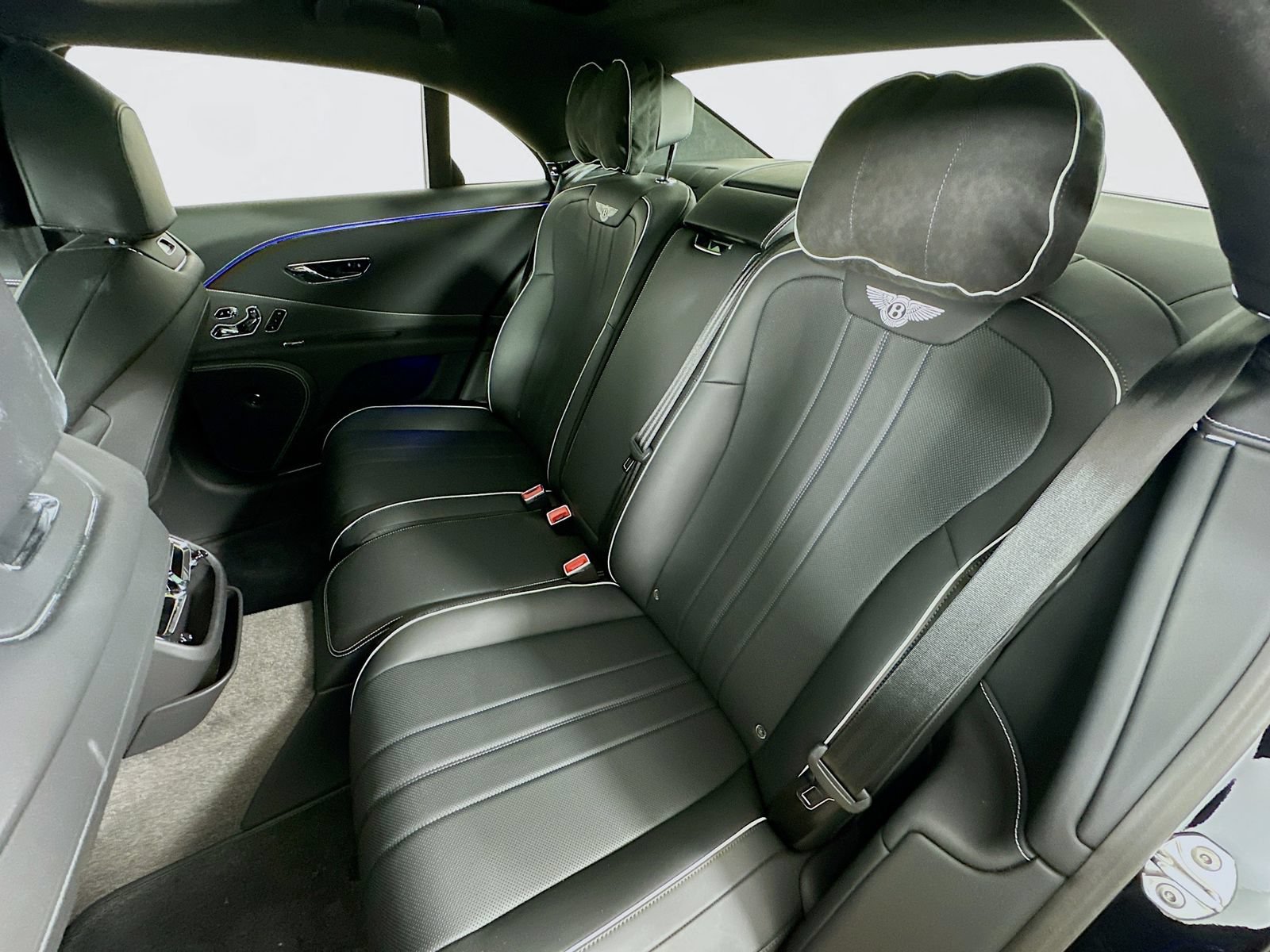 Used 2024 Bentley Flying Spur V8 AWD/4WD image 38