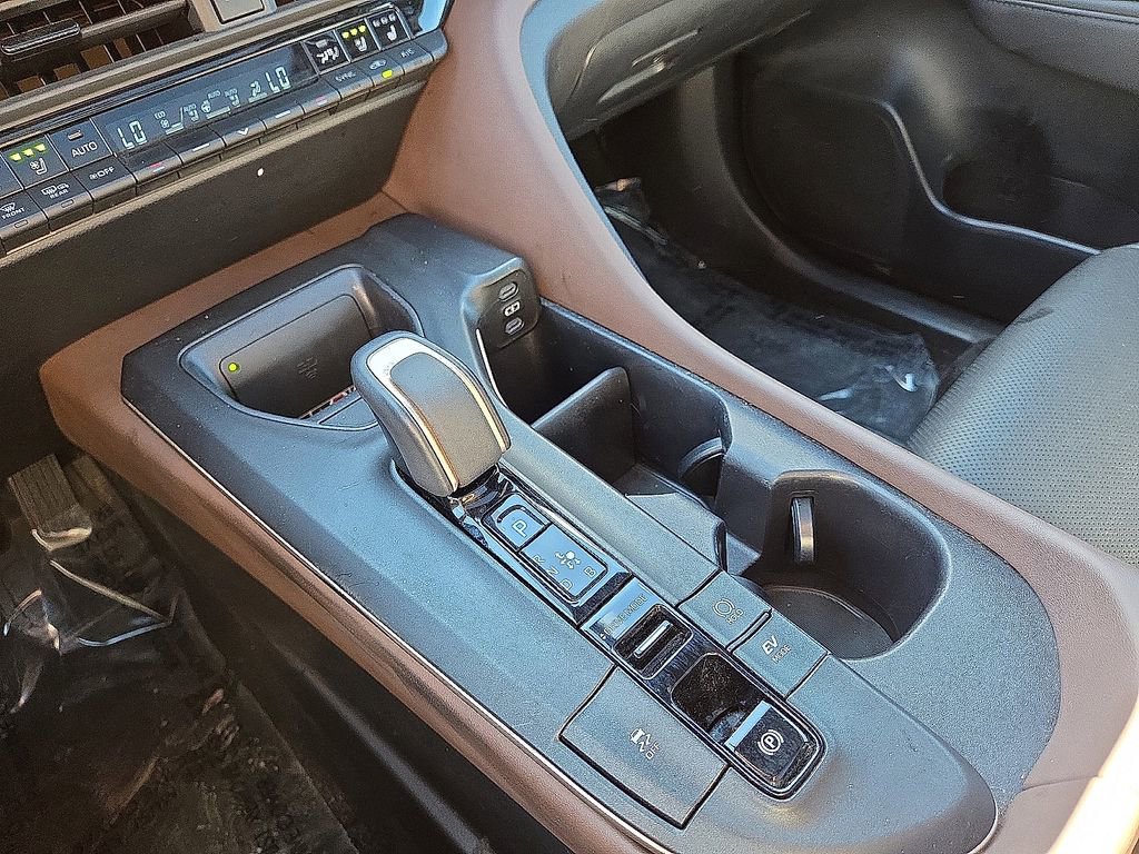 Used 2023 Toyota Crown Limited image 27