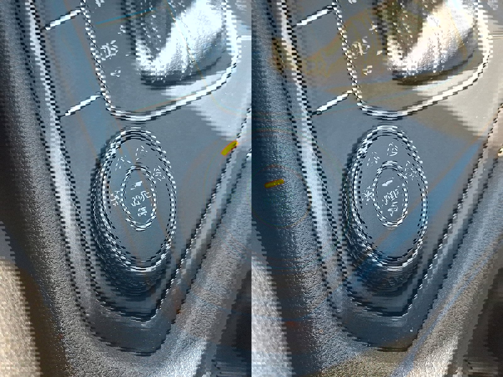 Used 2021 Volkswagen Tiguan SE R-Line image 23