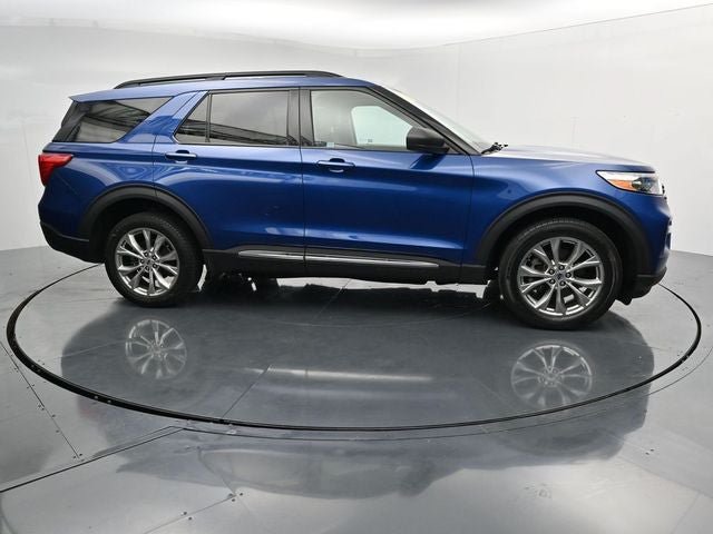 Used 2022 Ford Explorer XLT w/ Equipment Group 202A AWD/4WD image 12