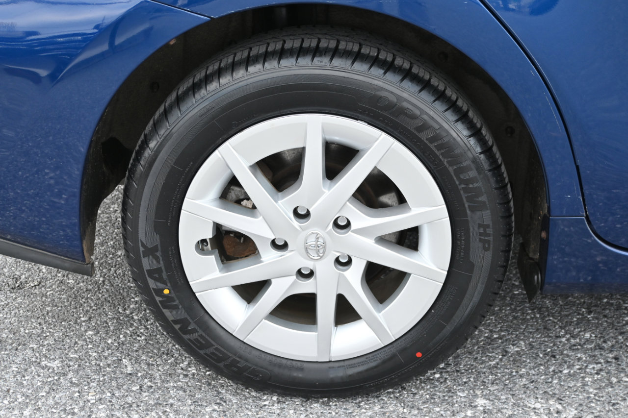 Used 2017 Toyota Prius V Three image 32