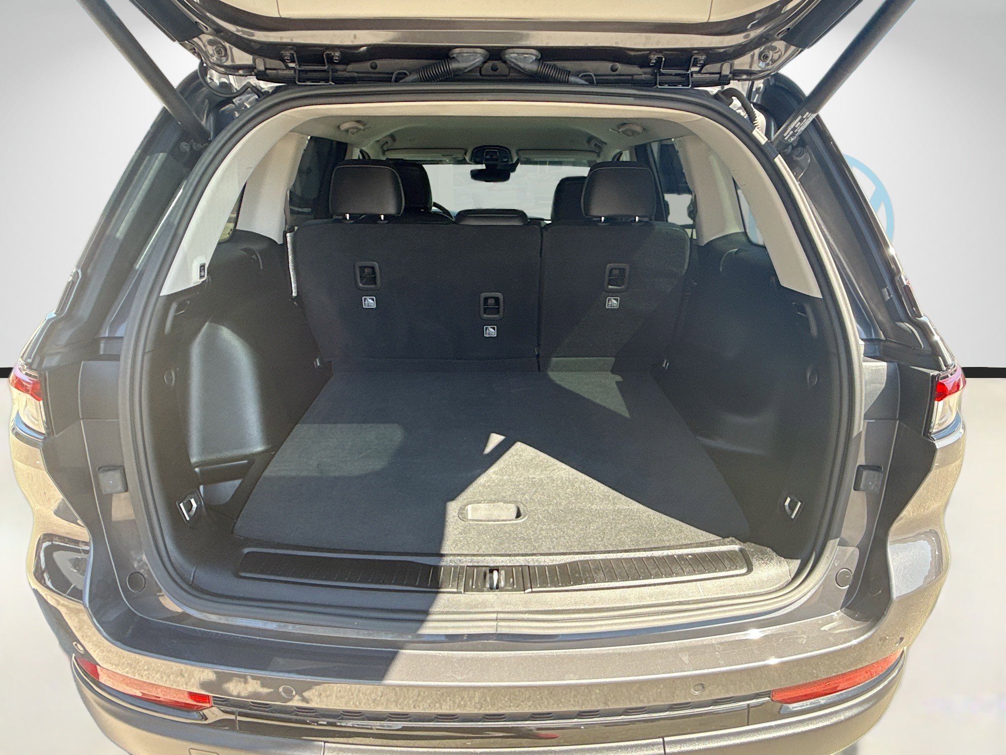 Used 2024 Jeep Grand Cherokee Limited w/ Black Appearance Package image 27