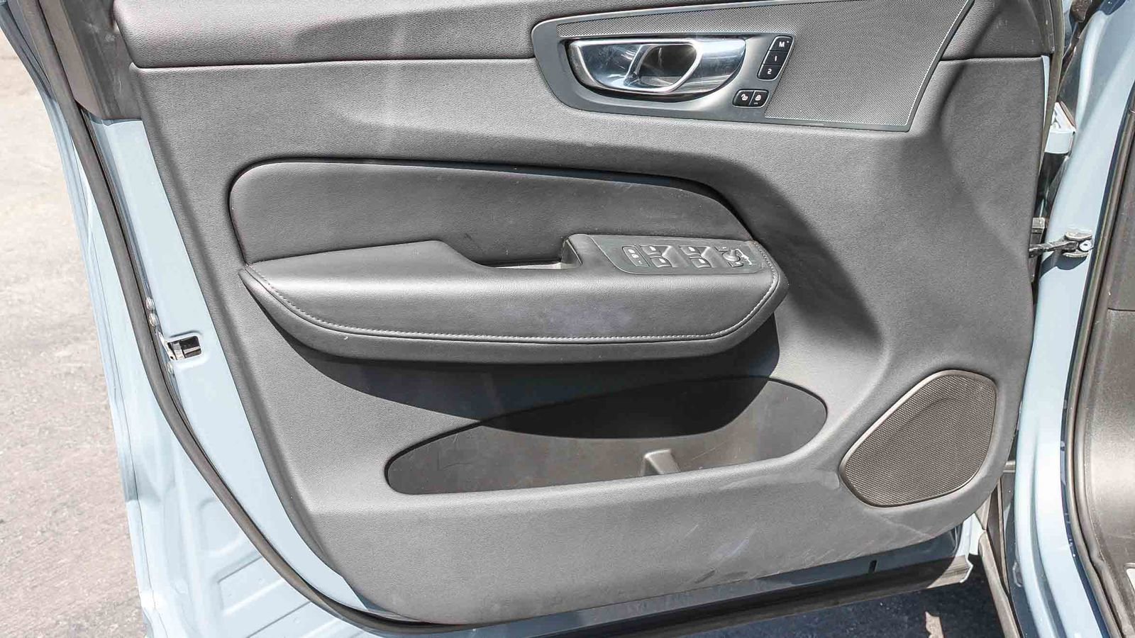Used 2023 Volvo XC60 B5 Plus w/ Protection Package Premier image 21