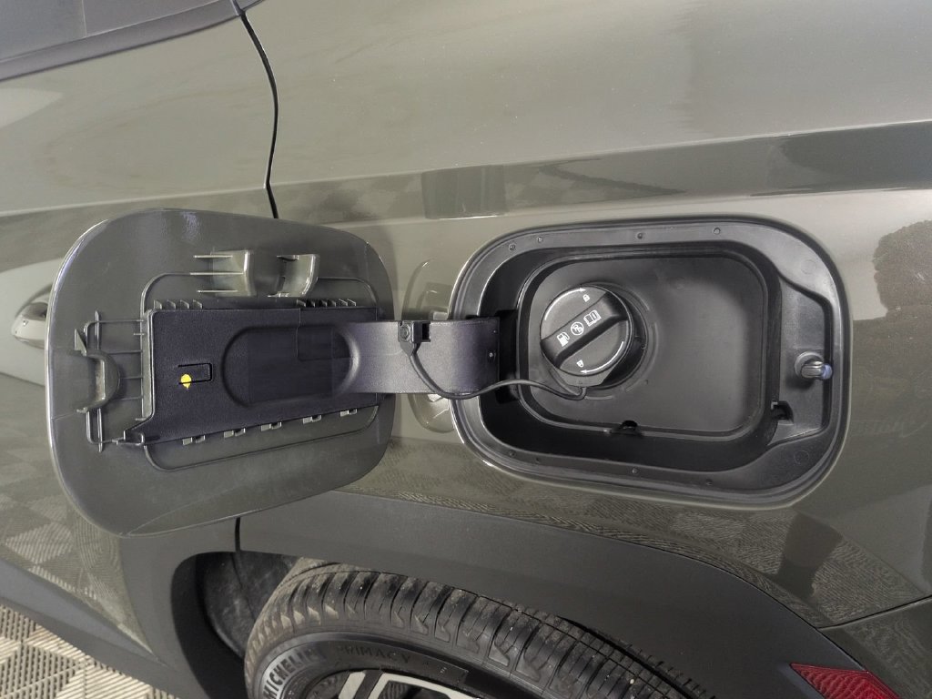 Used 2025 Hyundai Tucson Limited AWD/4WD image 18