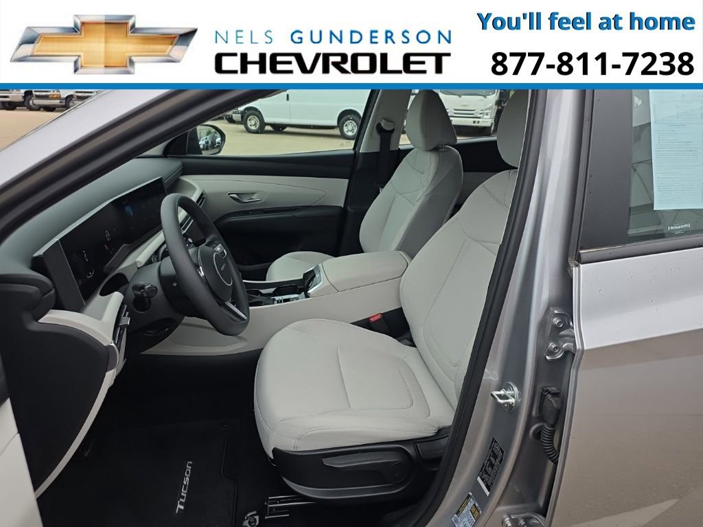 Used 2025 Hyundai Tucson SE AWD/4WD image 14