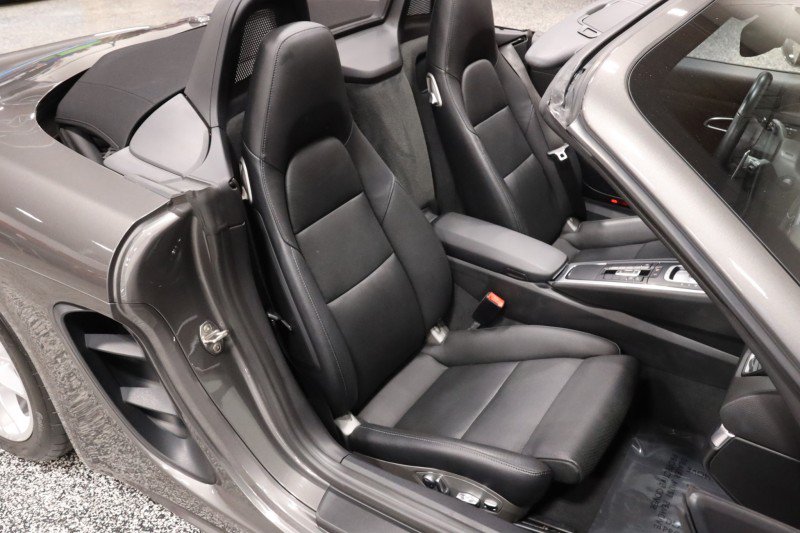 Used 2017 Porsche 718 Boxster RWD image 37
