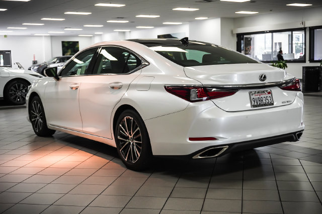 Certified 2025 Lexus ES 350 w/ Premium Package FWD image 8
