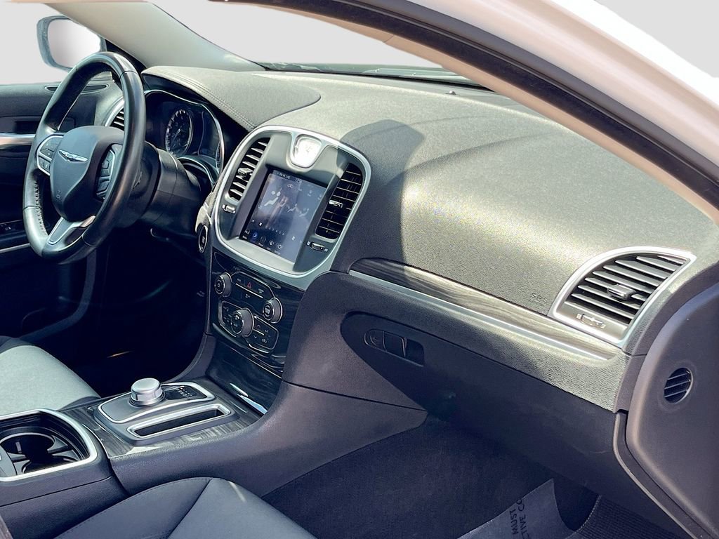 Used 2020 Chrysler 300 Touring w/ Sport Appearance Package image 27