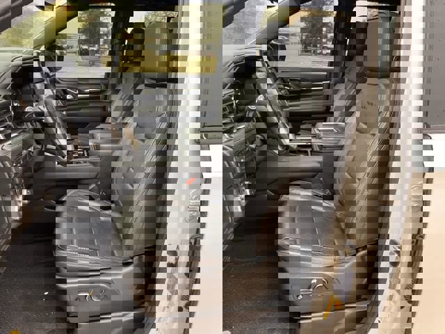 Used 2021 GMC Yukon Denali w/ Denali Premium Package image 23