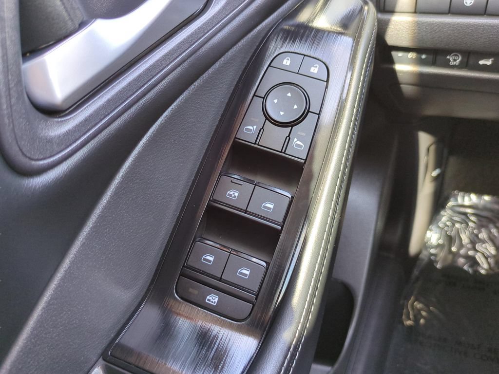 Certified 2025 Nissan Rogue SV FWD image 18