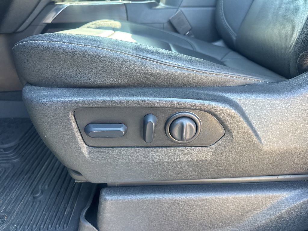 Used 2023 GMC Sierra 2500 SLT w/ SLT Premium Package image 19