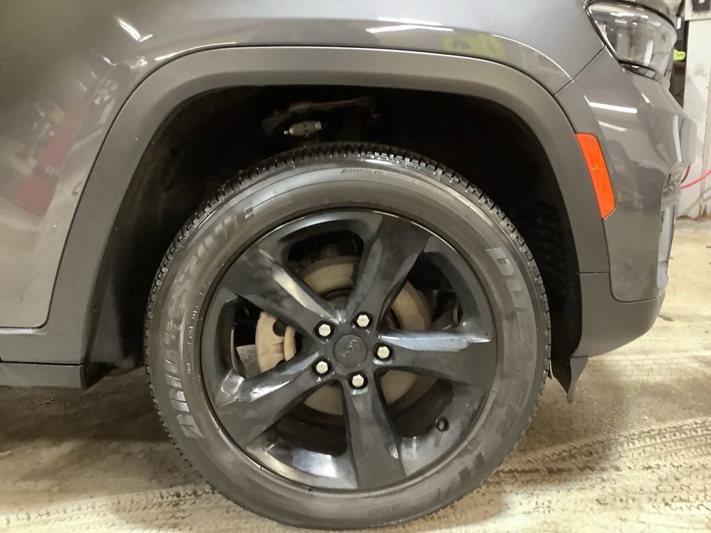 Used 2023 Jeep Grand Cherokee Altitude image 13