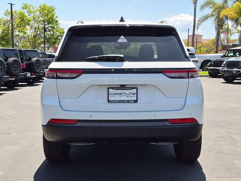 New 2026 Jeep Grand Cherokee Altitude RWD image 5