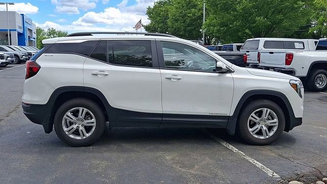Certified 2024 GMC Terrain SLE w/ Driver Convenience Package AWD/4WD image 9