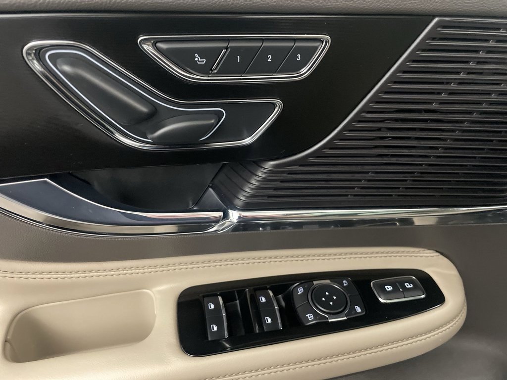 Used 2022 Lincoln Corsair Reserve w/ Equipment Group 201A image 18