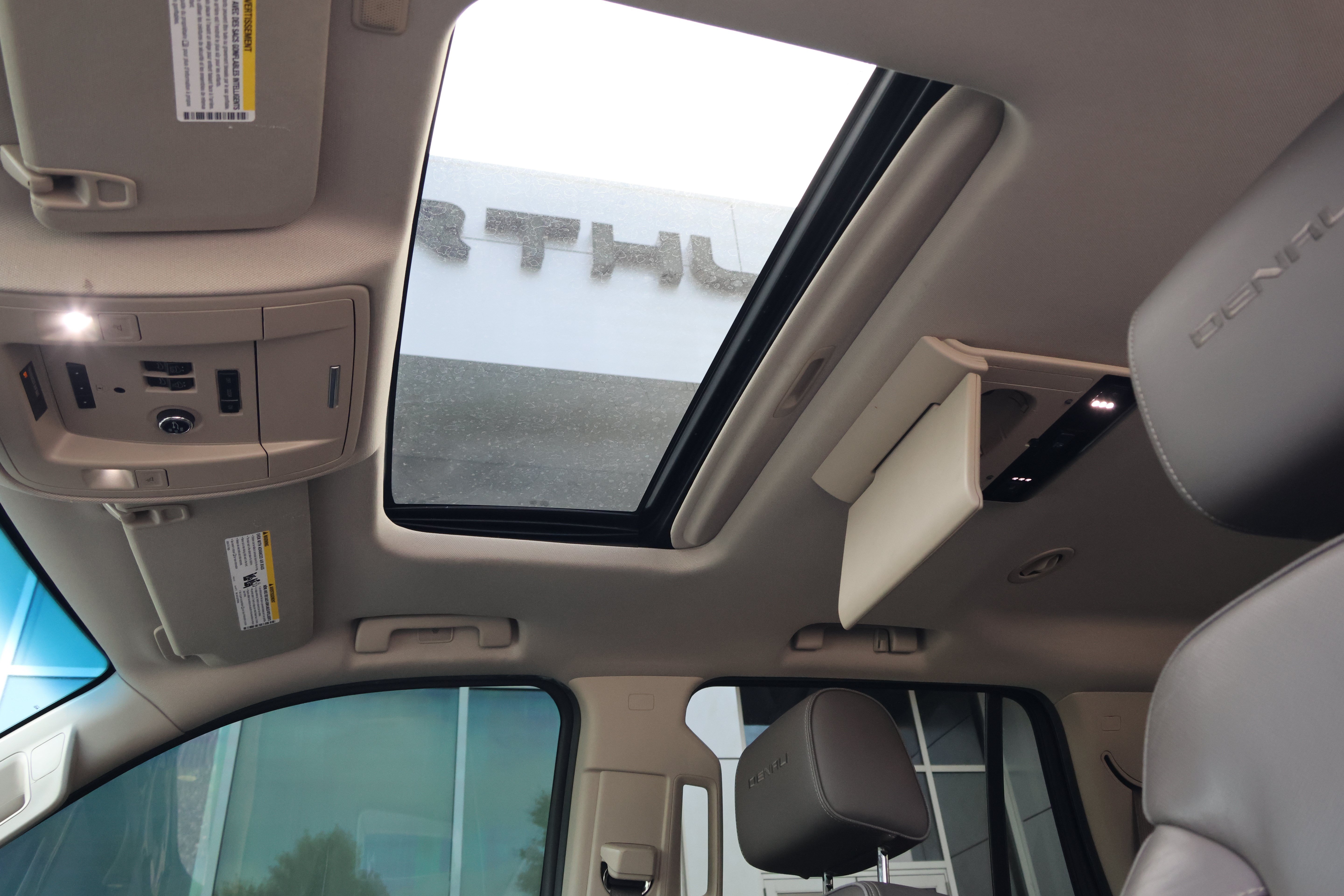 Used 2016 GMC Yukon Denali w/ Open Road Package RWD image 33