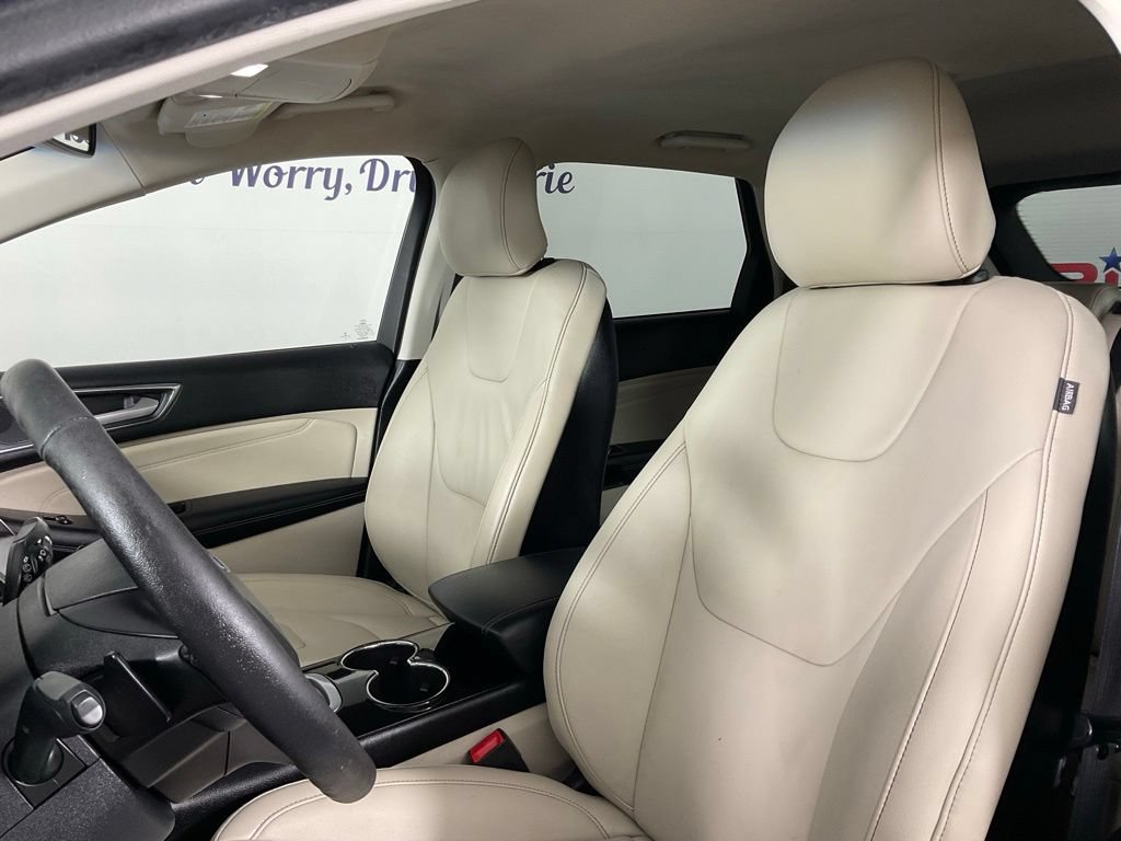 Used 2018 Ford Edge Titanium w/ Ford Safe & Smart Package FWD image 14