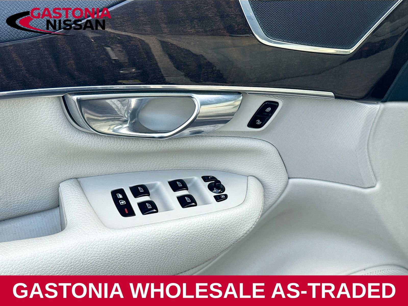 Used 2016 Volvo XC90 T6 Momentum w/ Momentum Plus Package image 18