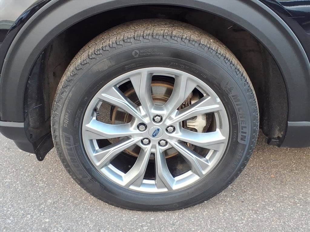 Used 2023 Ford Explorer XLT w/ Equipment Group 202A image 8