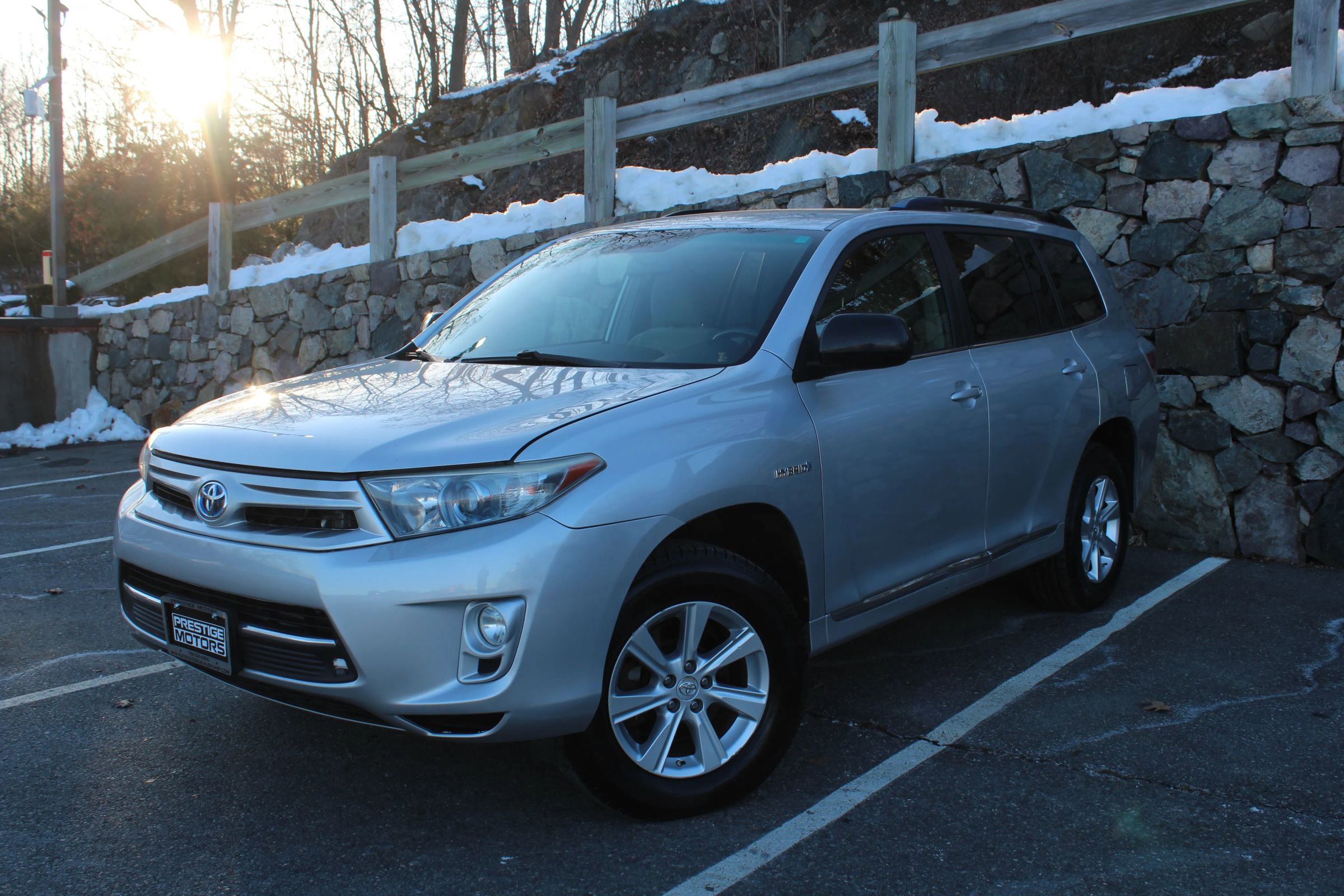 Used 2011 Toyota Highlander Hybrid w/ Cold Weather Pkg image 2