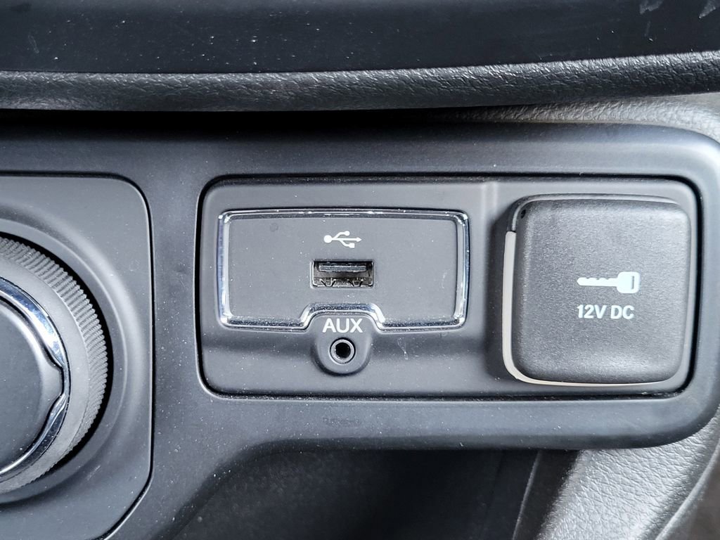 Used 2023 Jeep Renegade Latitude AWD/4WD image 13