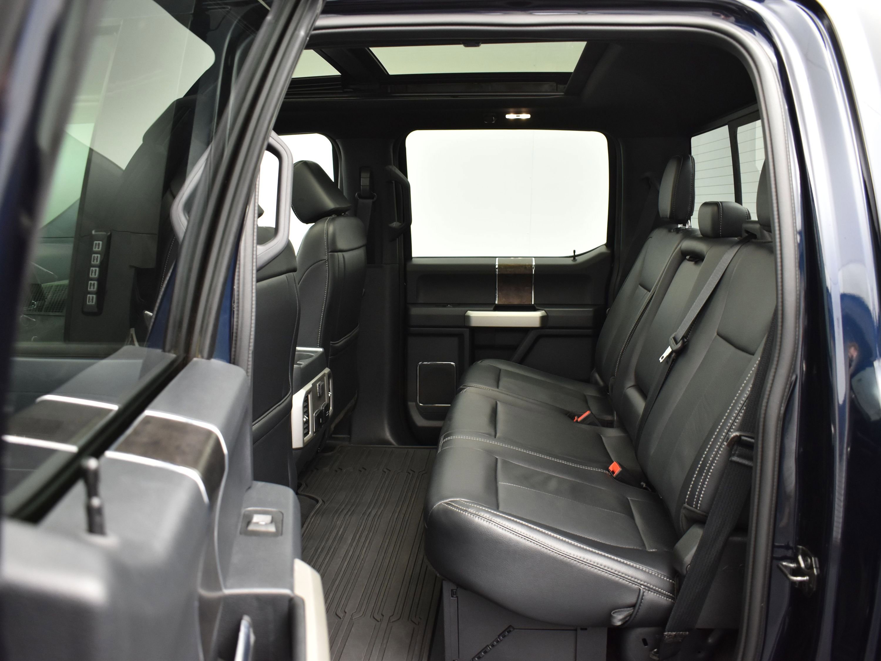 Used 2022 Ford F250 Lariat w/ Black Appearance Package image 10