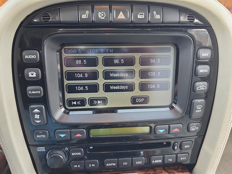 Used 2006 Jaguar XJ8 image 36