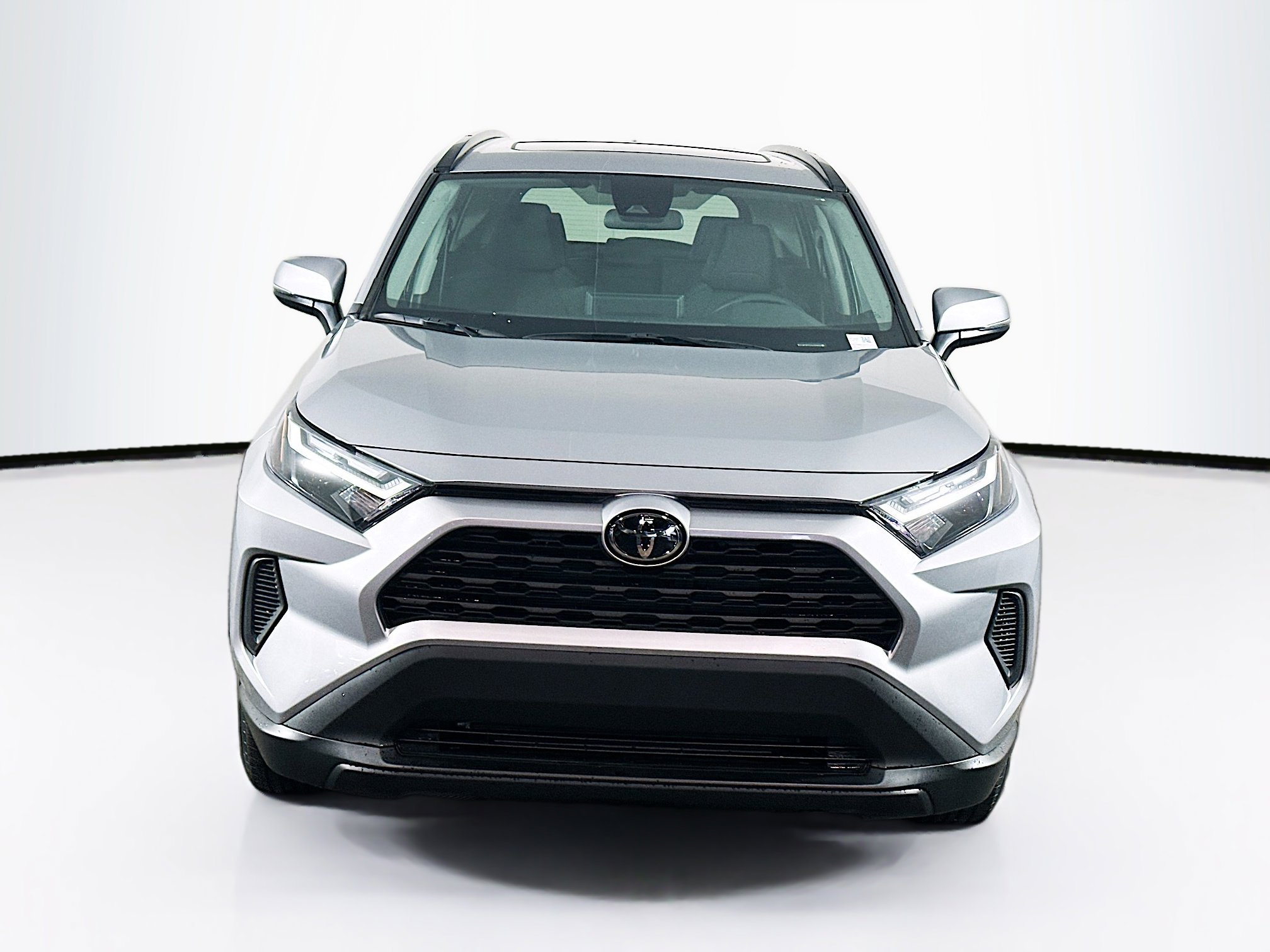 Used 2025 Toyota RAV4 XLE w/ Convenience Package image 2