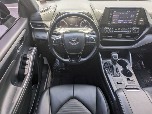 Used 2022 Toyota Highlander XSE FWD image 18
