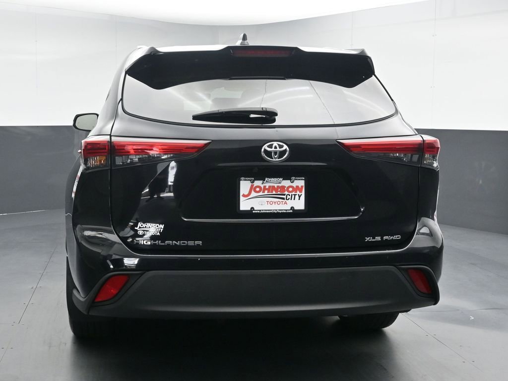 Used 2023 Toyota Highlander XLE AWD/4WD image 7