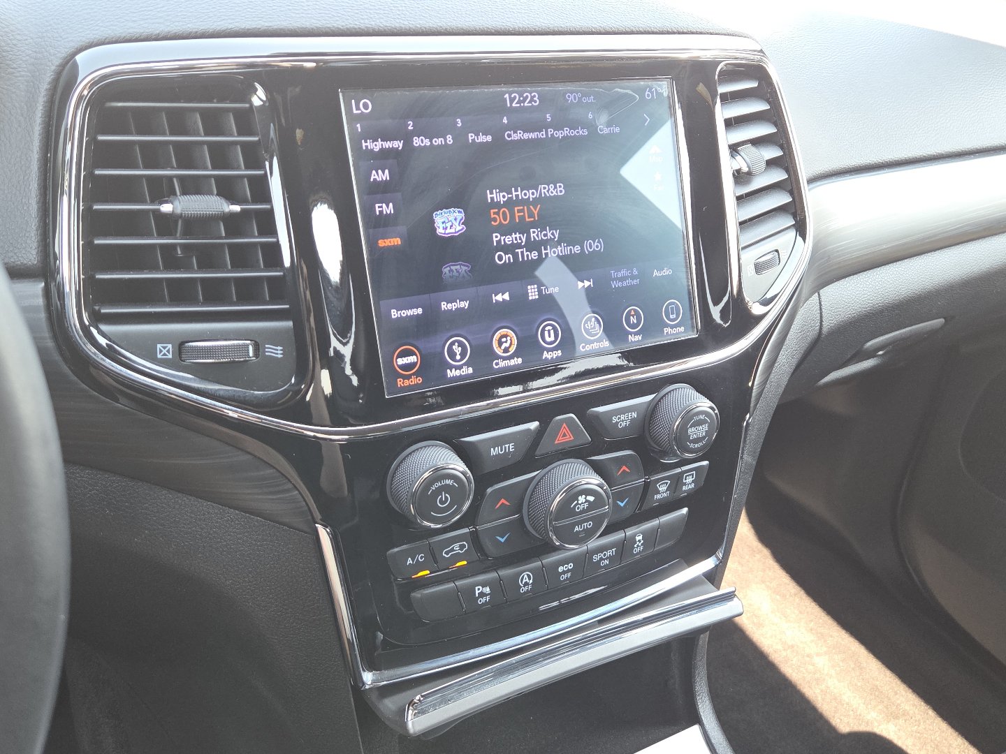 Used 2019 Jeep Grand Cherokee Altitude AWD/4WD image 29