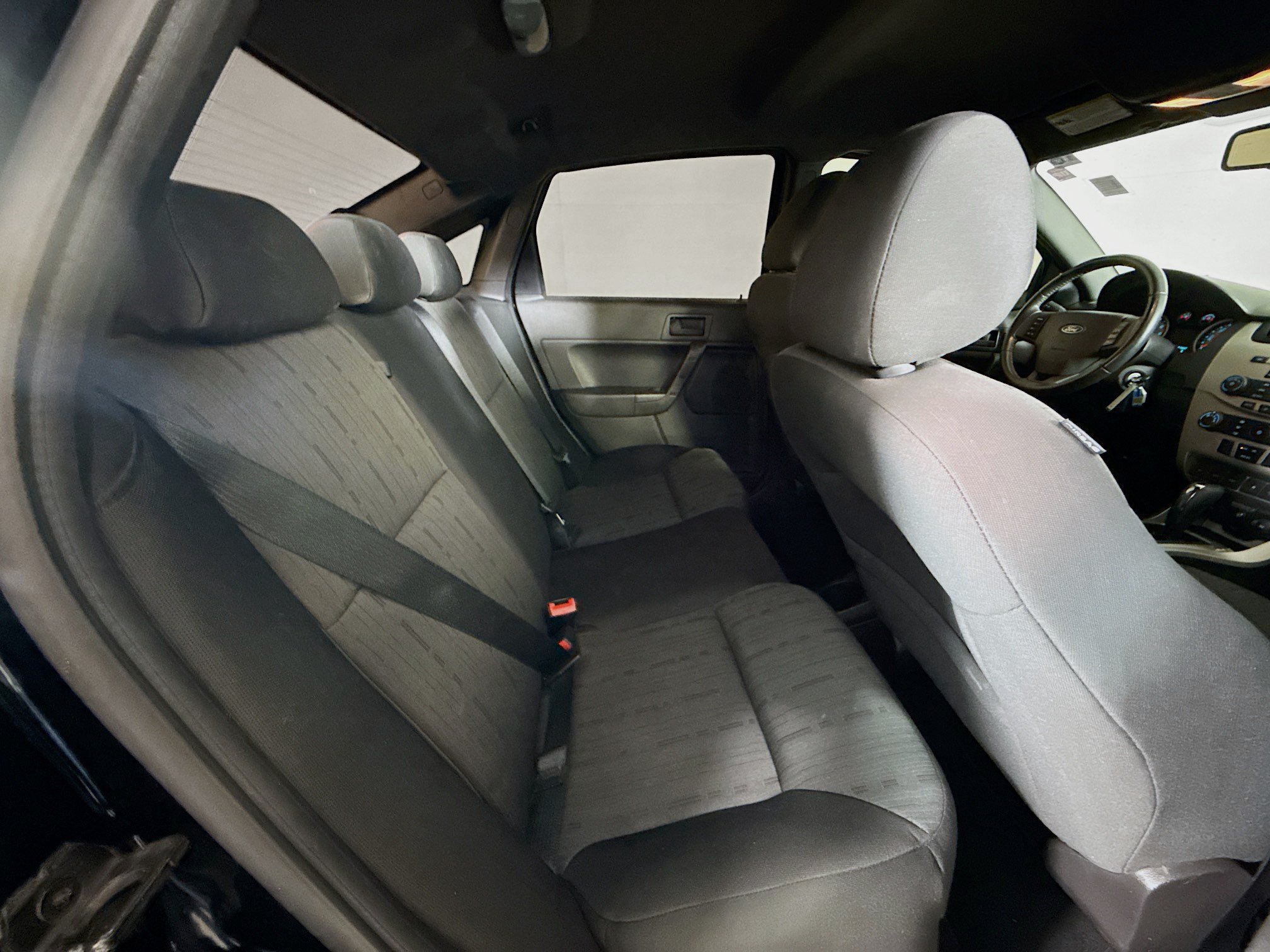 Used 2010 Ford Focus SE FWD image 31